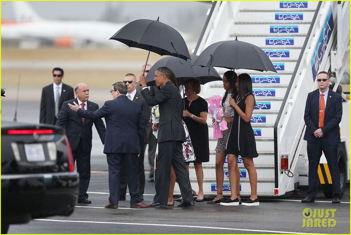 president obama family arrive in cuba 09