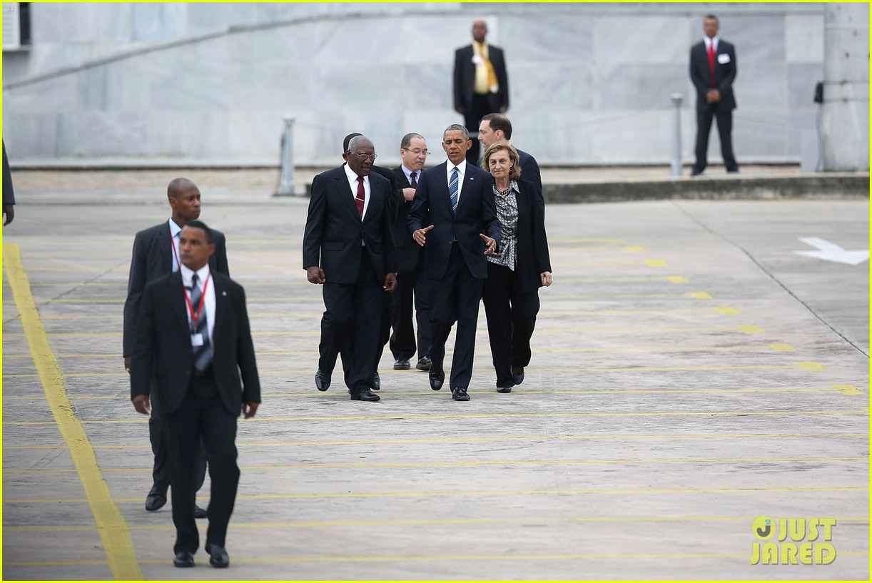 president obama family arrive in cuba 25