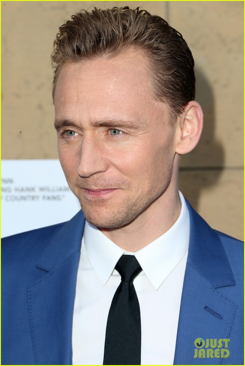 tom hiddleston elizabeth olsen i saw the light premiere 15