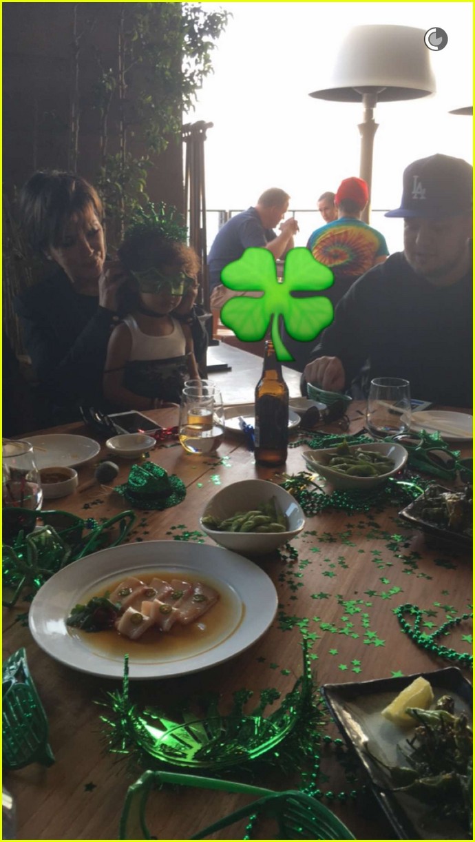 rob kardashian celebrates birthday family dinner 20