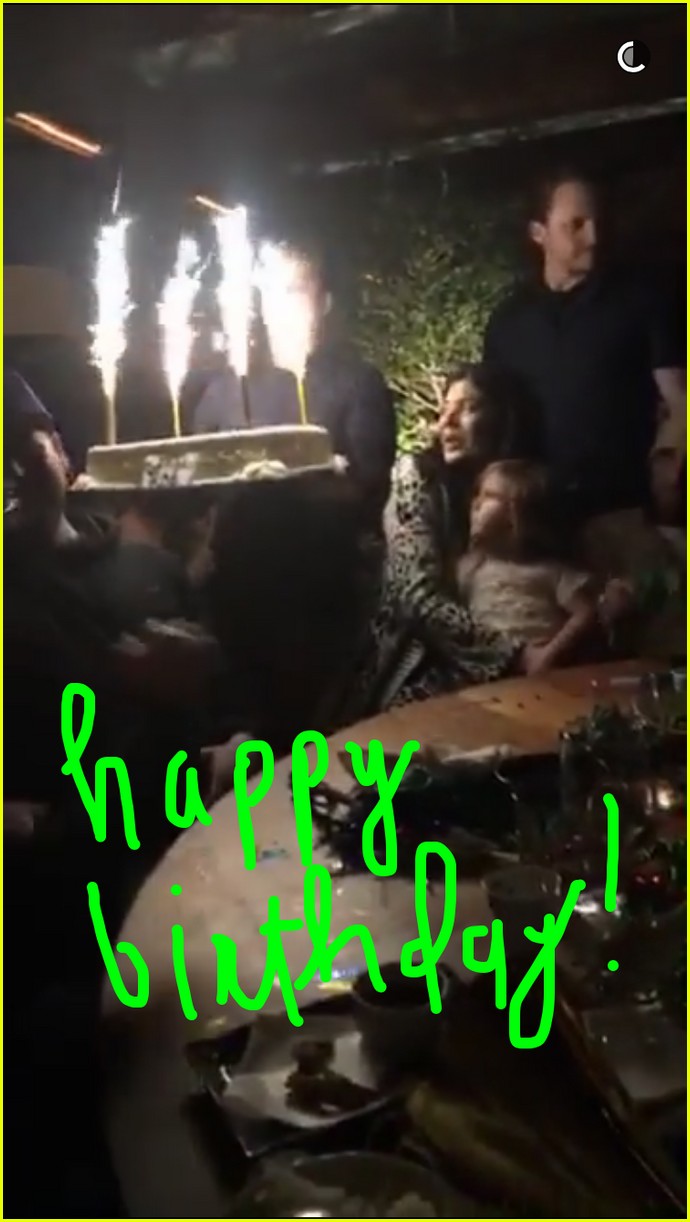 rob kardashian celebrates birthday family dinner 35