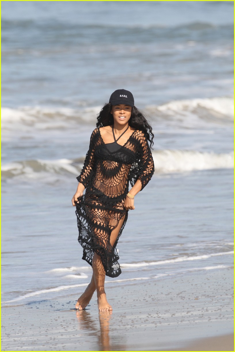 serayah hits beach after return from nyc 06