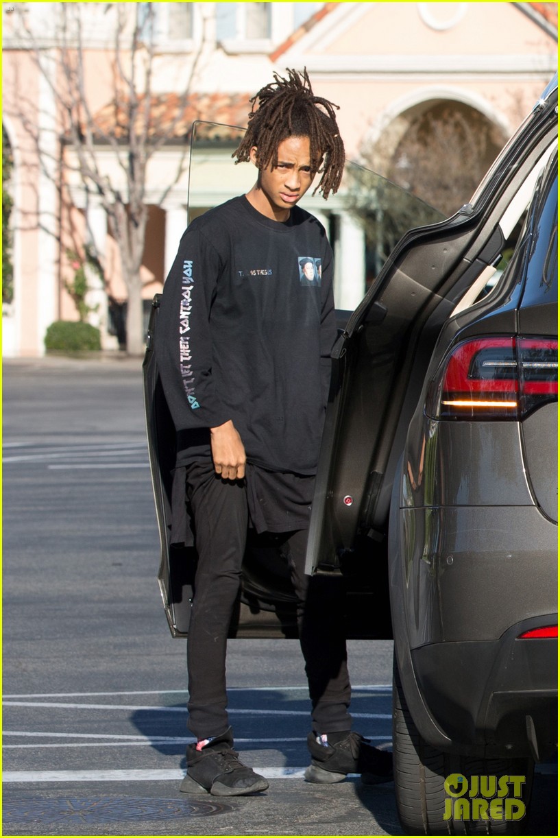 jaden smith goes out with pals in tesla 02