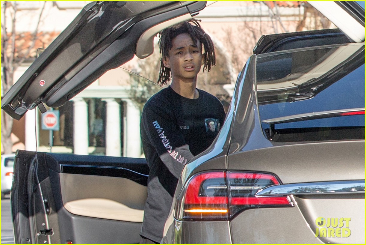 jaden smith goes out with pals in tesla 09