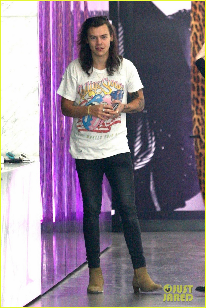 harry styles sports vintage style while shopping at saint laurent 01