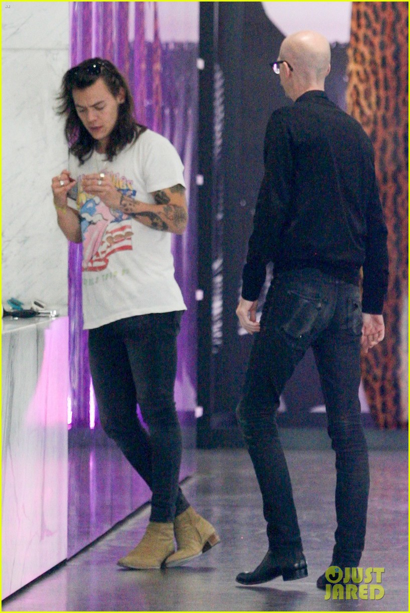 harry styles sports vintage style while shopping at saint laurent 07