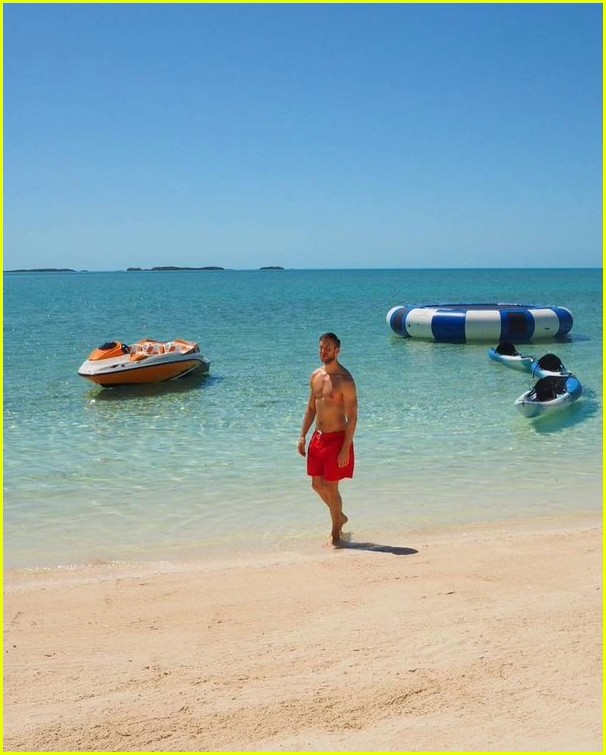 taylor swift calvin harris share pics from romantic beach vacation 07