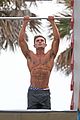 zac efron abs shirtless obstacle course baywatch 03