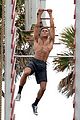 zac efron abs shirtless obstacle course baywatch 10
