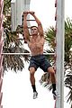 zac efron abs shirtless obstacle course baywatch 11
