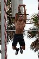 zac efron abs shirtless obstacle course baywatch 14
