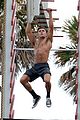 zac efron abs shirtless obstacle course baywatch 18