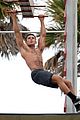 zac efron abs shirtless obstacle course baywatch 20