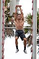 zac efron abs shirtless obstacle course baywatch 21