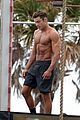 zac efron abs shirtless obstacle course baywatch 31