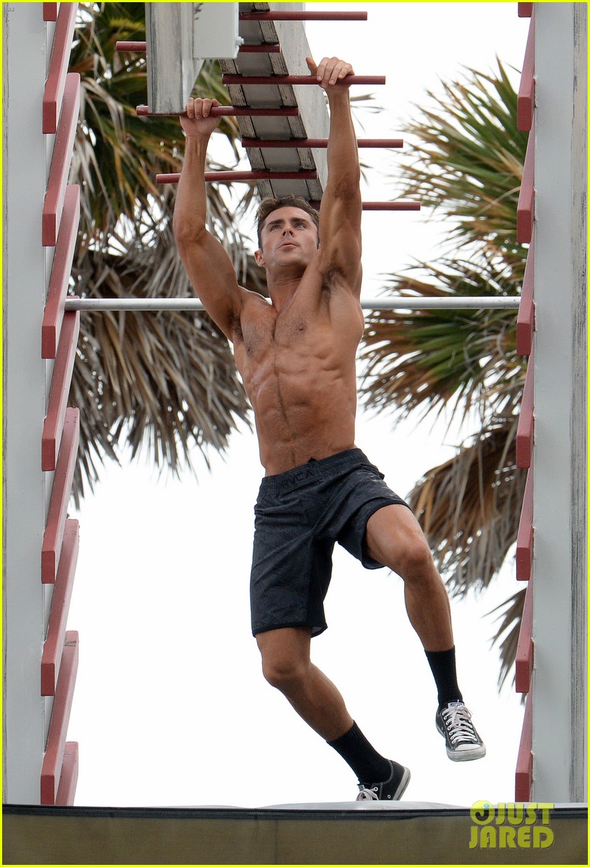 zac efron abs shirtless obstacle course baywatch 06