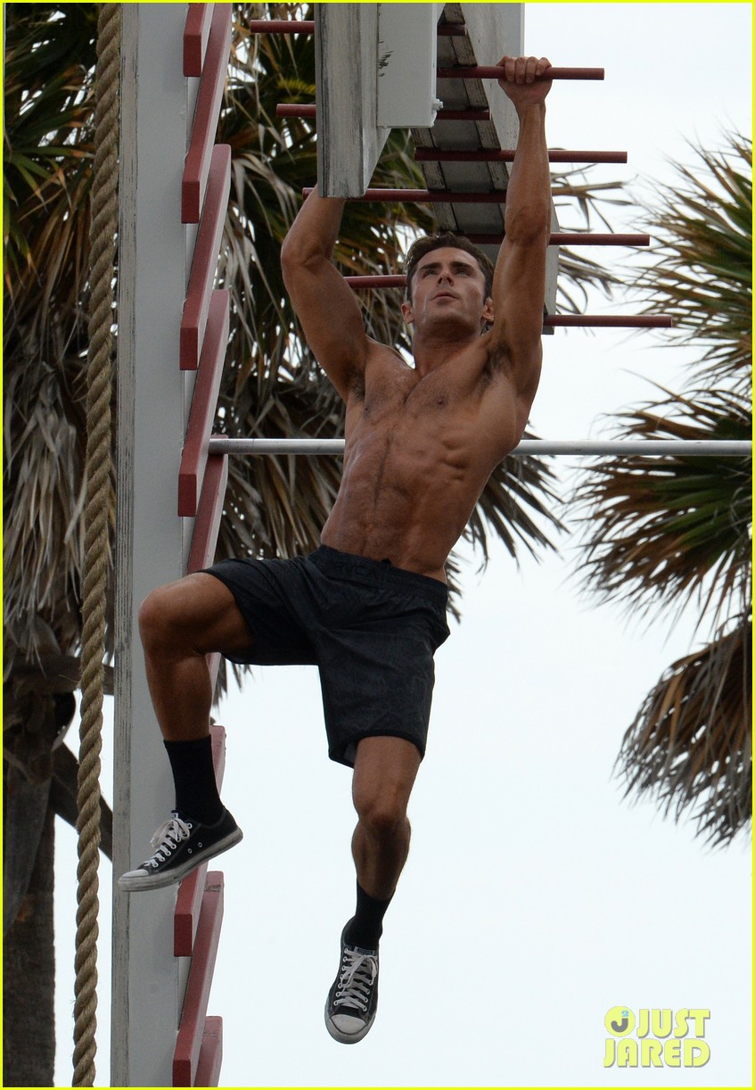 zac efron abs shirtless obstacle course baywatch 08