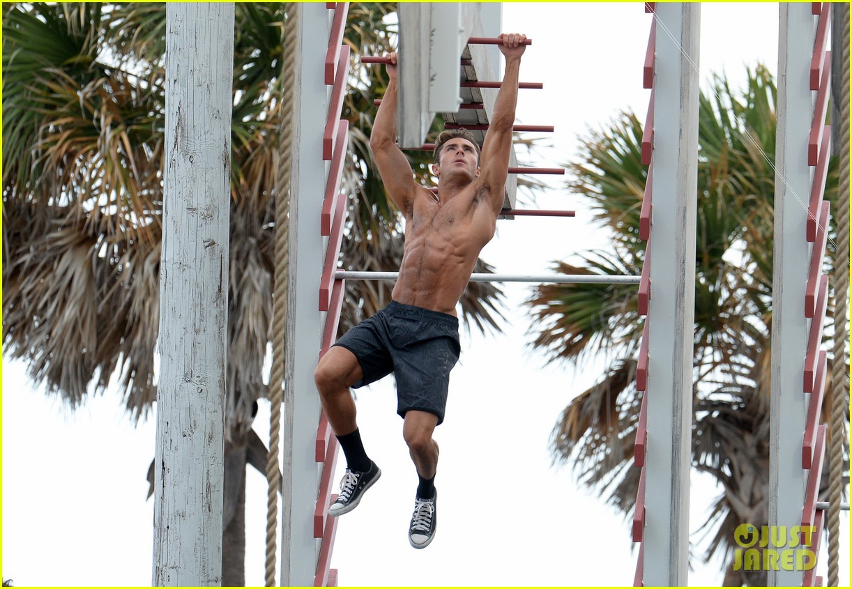 zac efron abs shirtless obstacle course baywatch 19