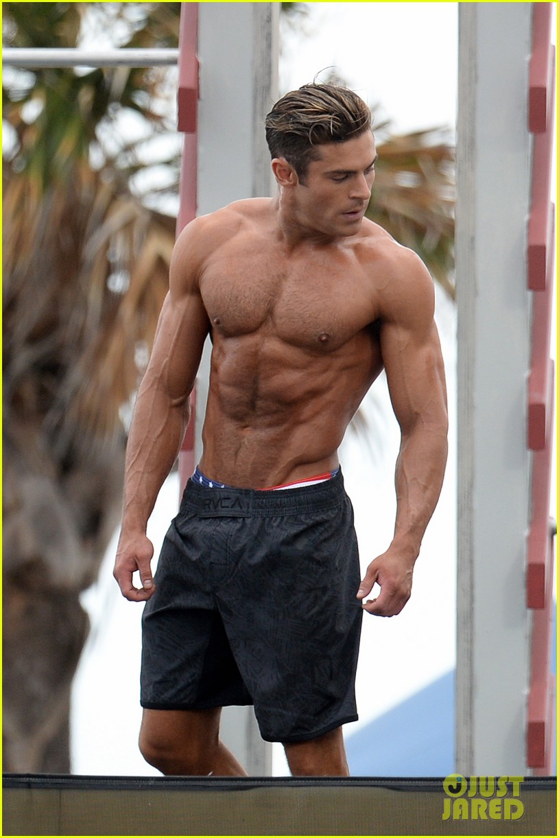 zac efron abs shirtless obstacle course baywatch 22