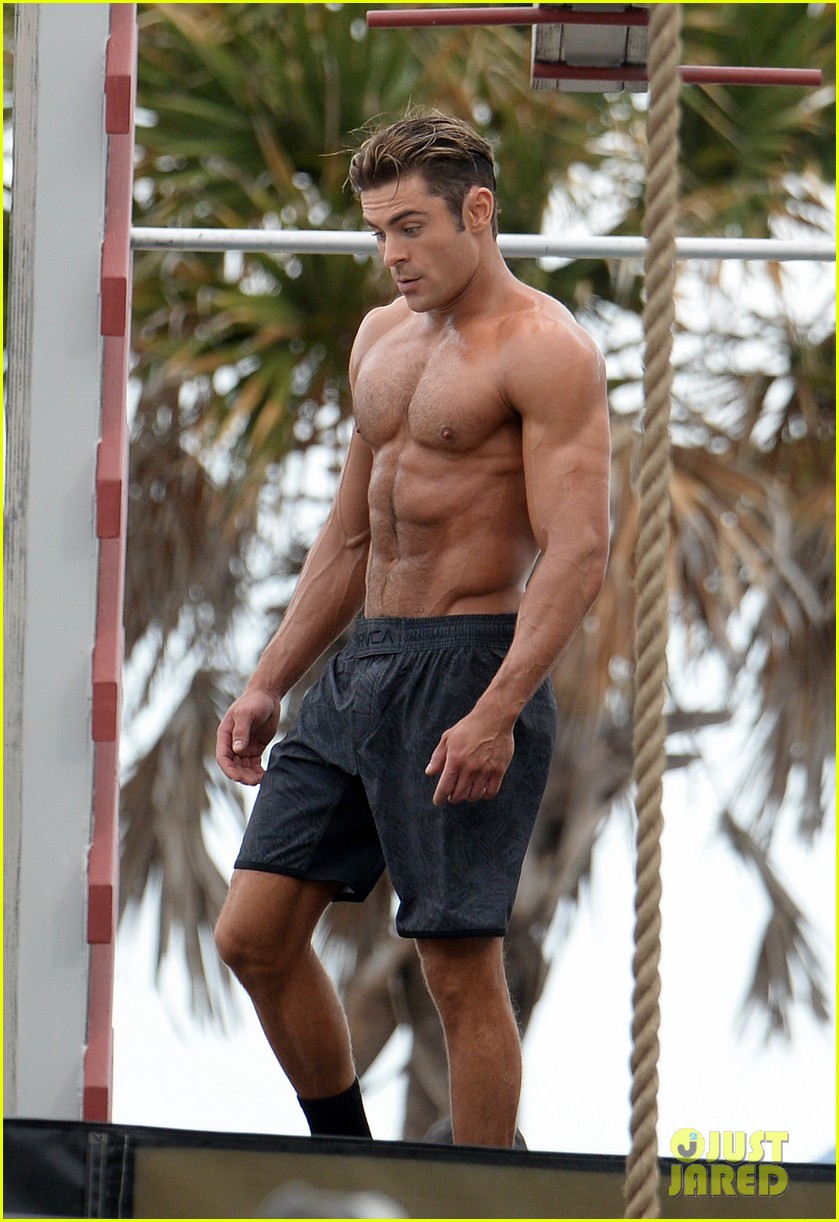 zac efron abs shirtless obstacle course baywatch 30