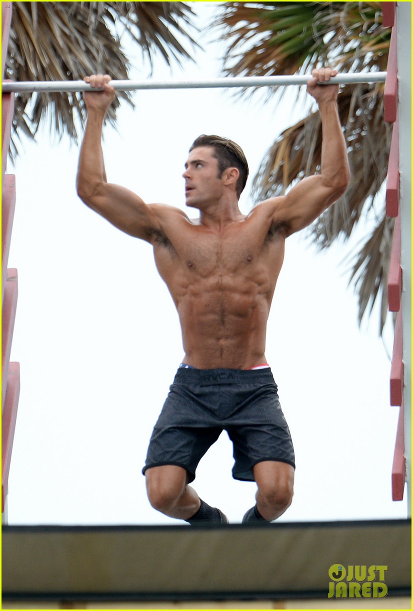 zac efron abs shirtless obstacle course baywatch 33