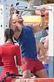 zac efron pull up contest baywatch 07