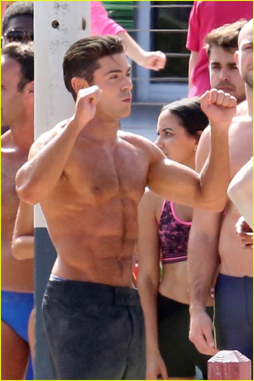 zac efron pull up contest baywatch 01