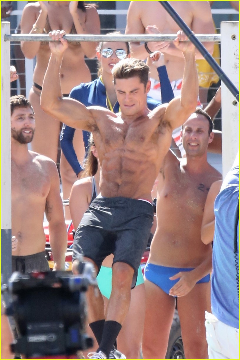 zac efron pull up contest baywatch 05