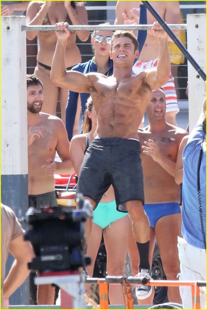 zac efron pull up contest baywatch 06