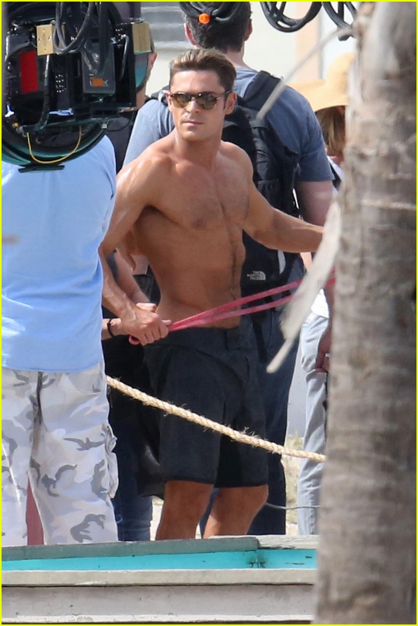 zac efron pull up contest baywatch 09