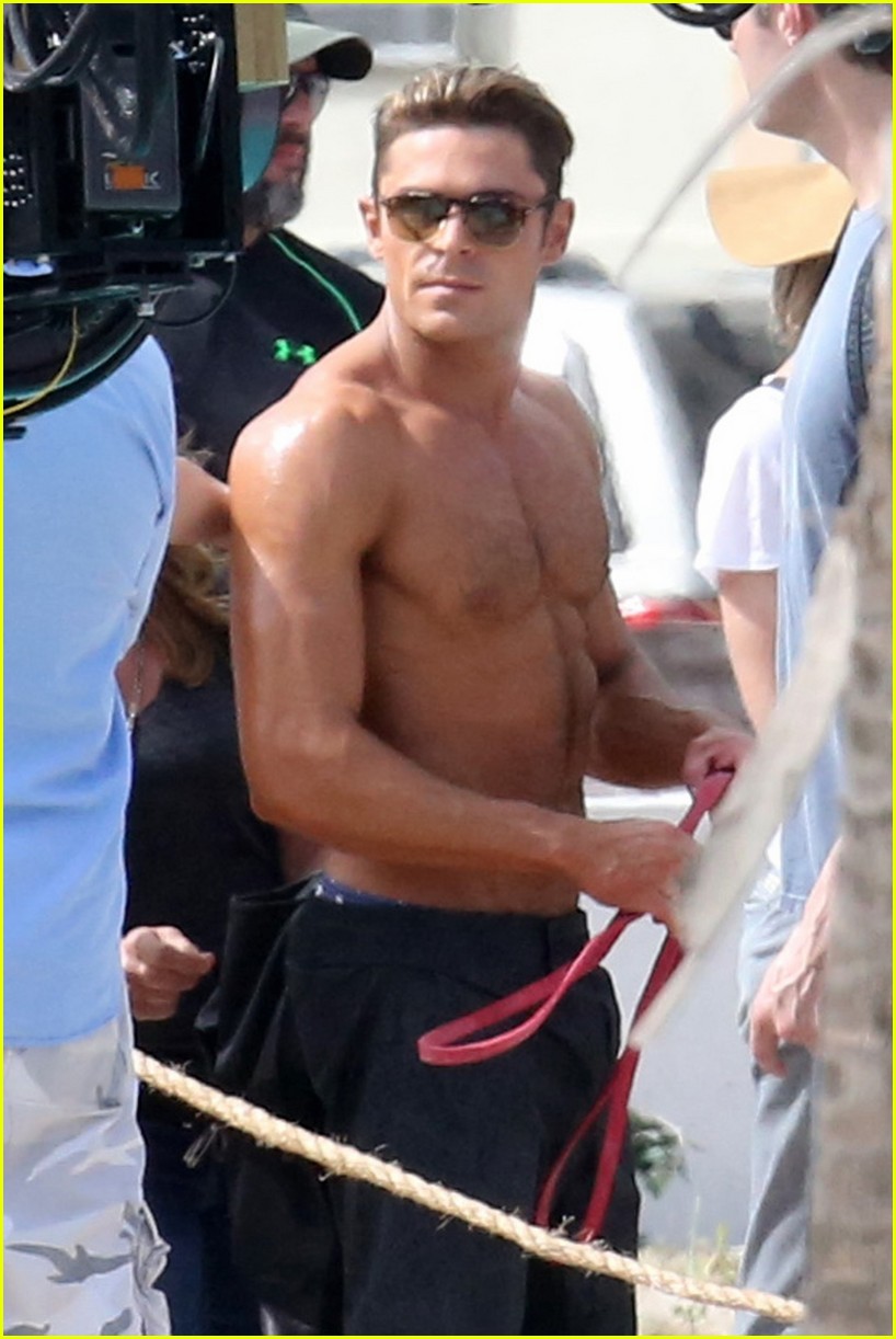 zac efron pull up contest baywatch 14