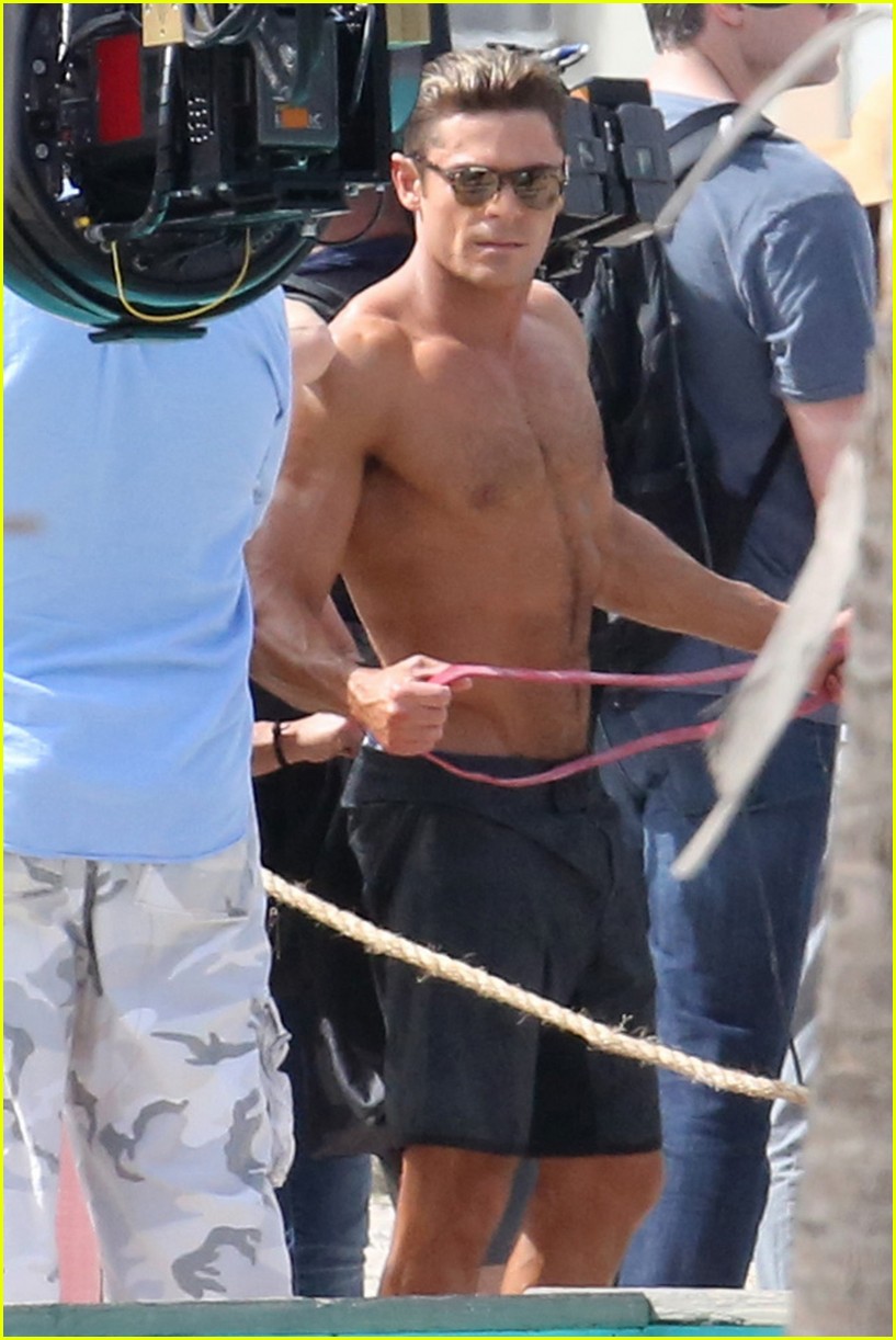 zac efron pull up contest baywatch 19