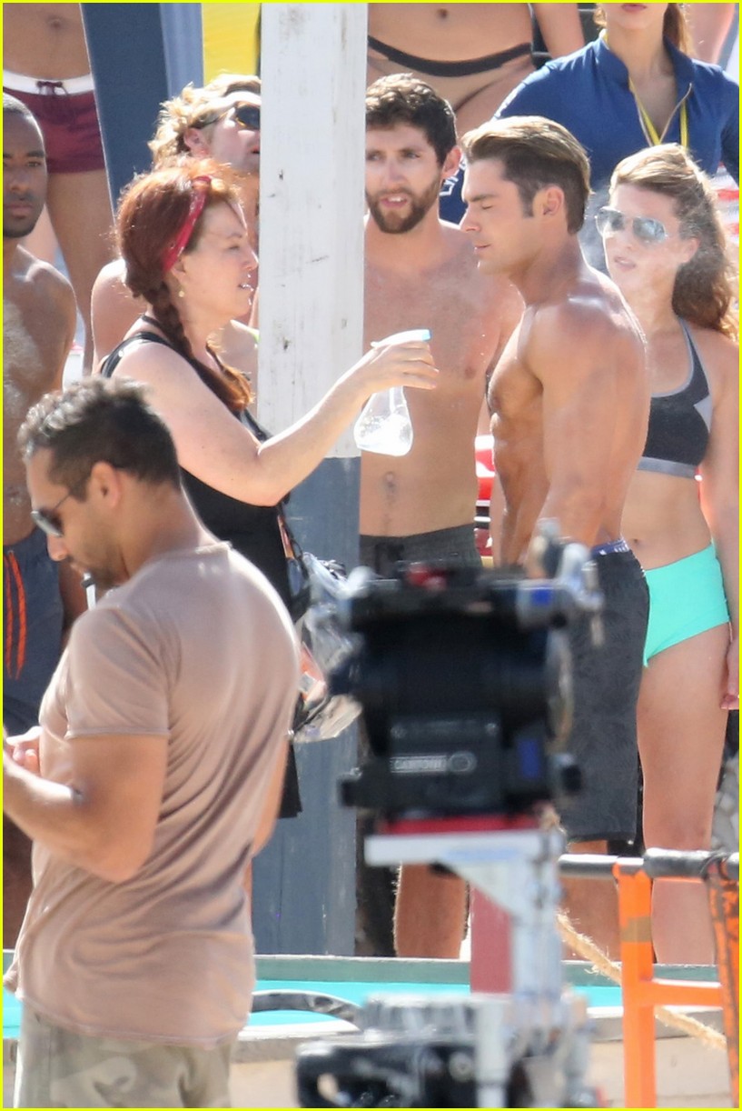 zac efron pull up contest baywatch 20