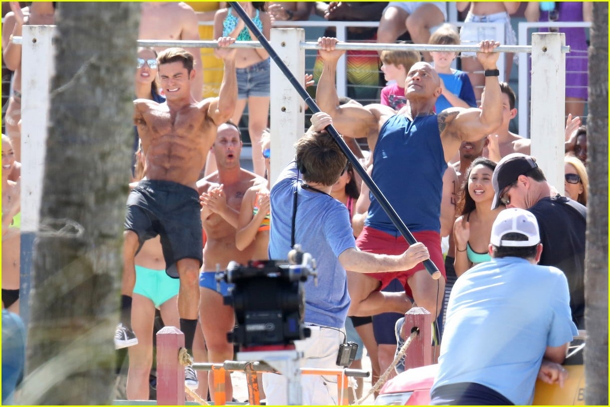 zac efron pull up contest baywatch 26