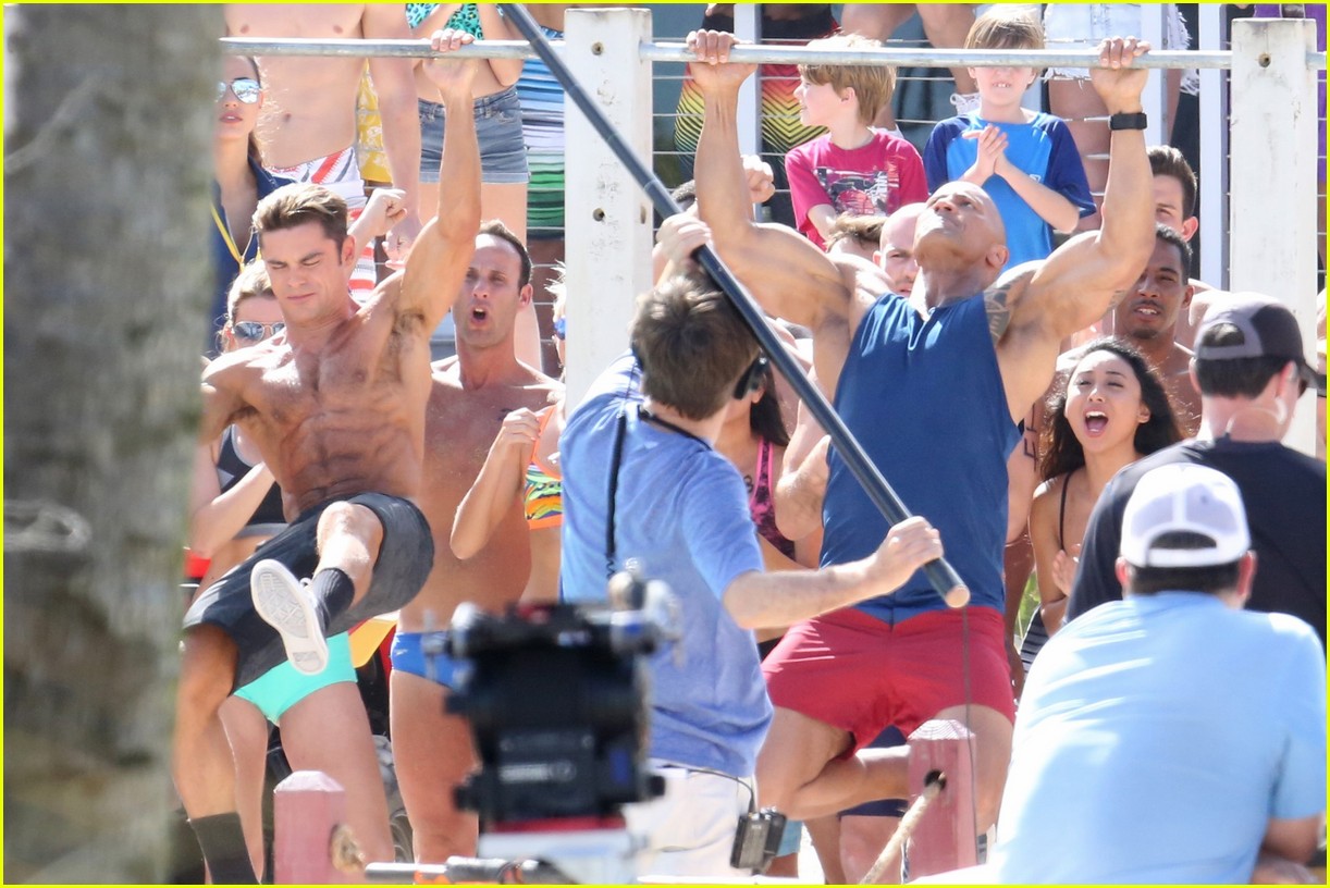 zac efron pull up contest baywatch 28