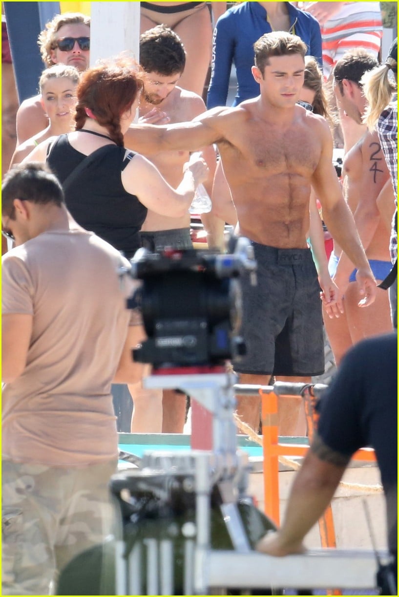 zac efron pull up contest baywatch 29