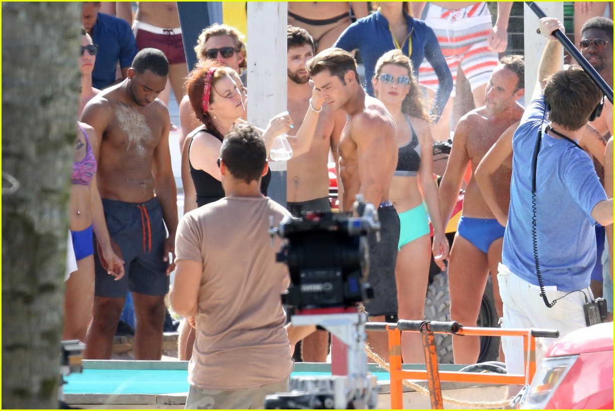 zac efron pull up contest baywatch 30