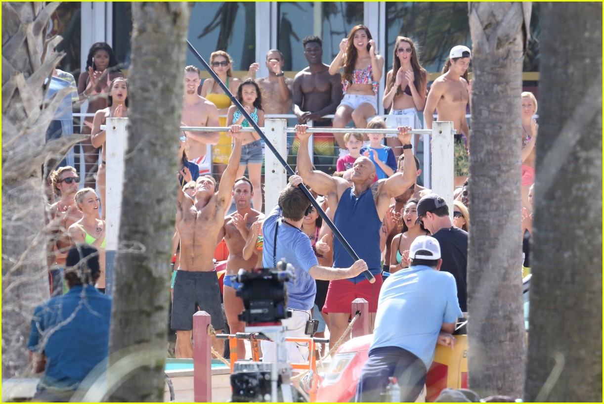 zac efron pull up contest baywatch 35