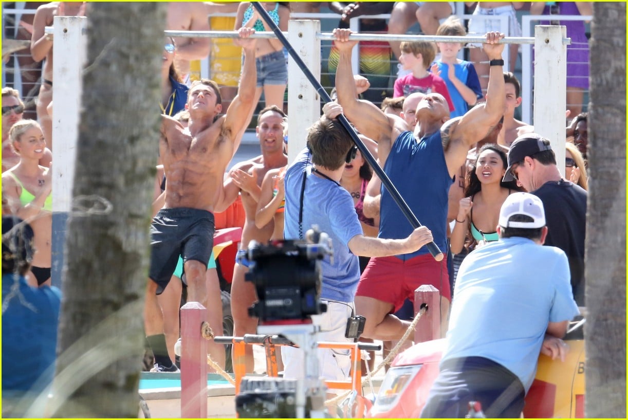 zac efron pull up contest baywatch 36