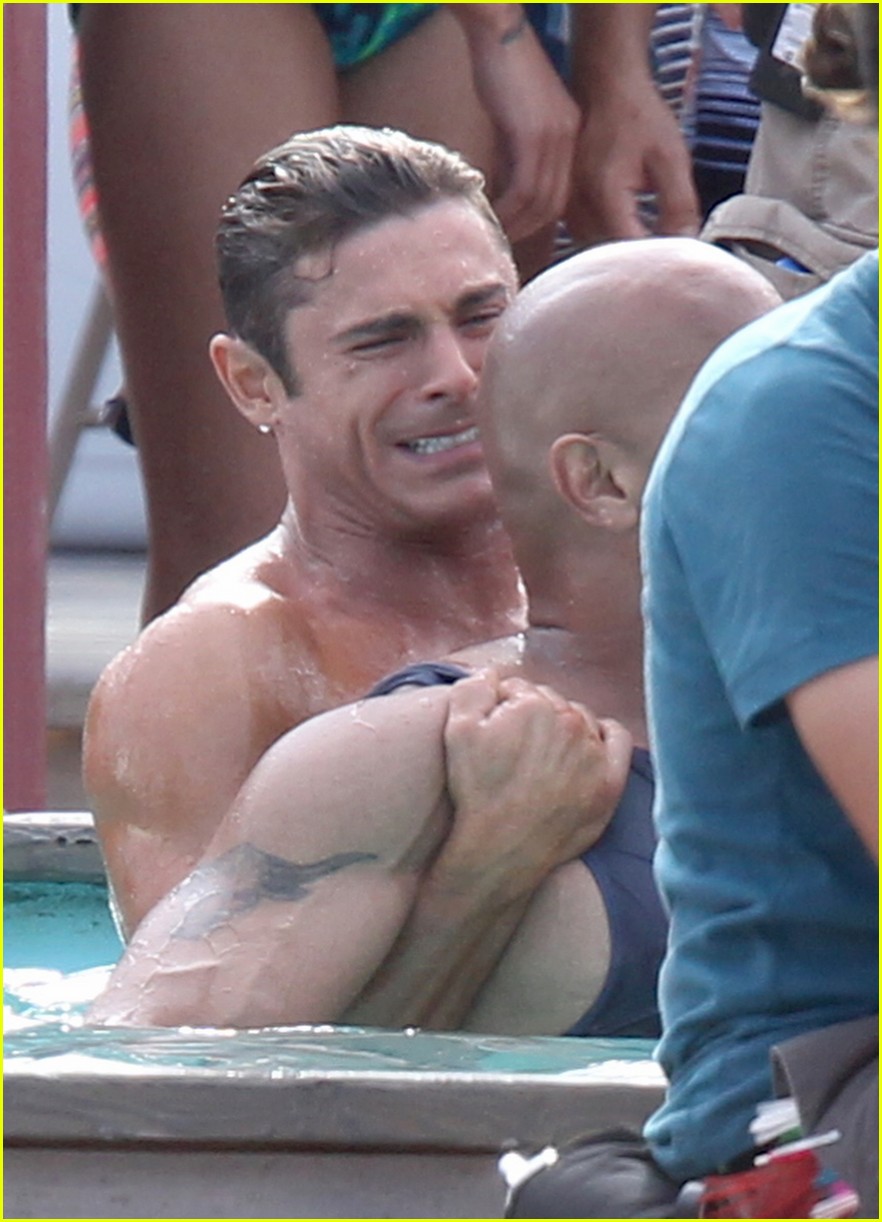 zac efron pull up contest baywatch 37