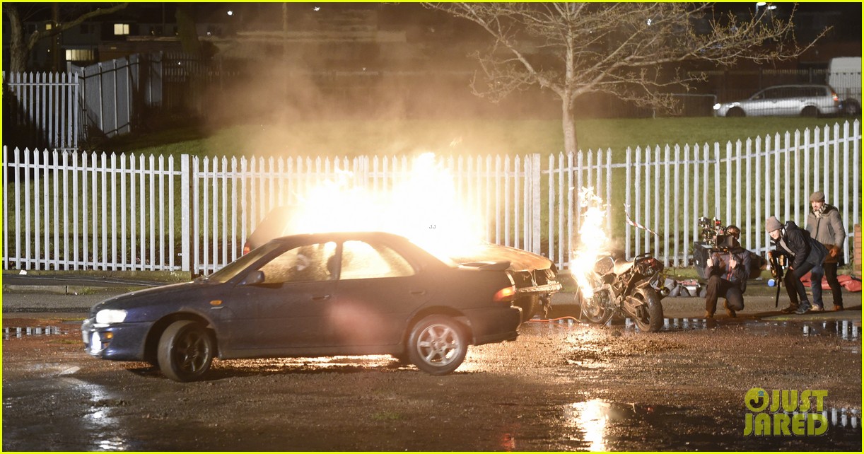 zayn malik sets car on fire in new music video 18