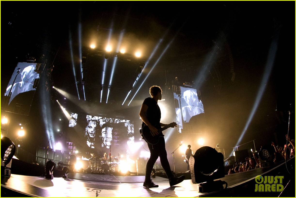 5 seconds of summer perform glasgow 15