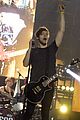 5 seconds of summer perform glasgow 14
