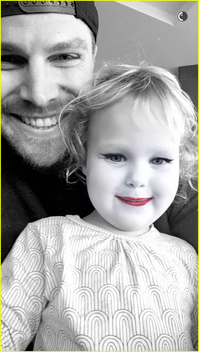 stephen amell tests out snapchat filters with daughter mavi 09