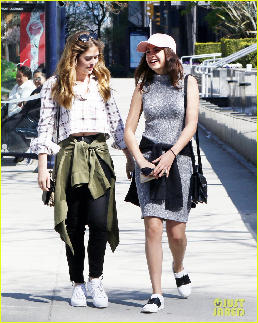 bailee madison mckaley miller sightseeing vancouver 03