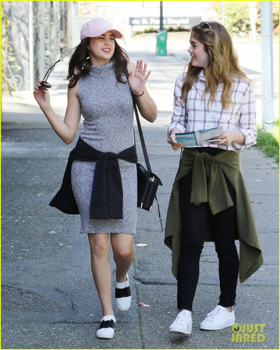 bailee madison mckaley miller sightseeing vancouver 04