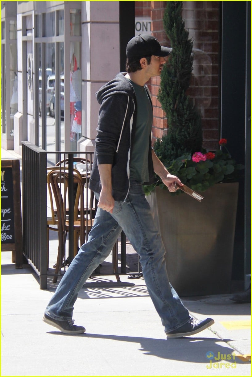 brandon routh out about los angeles 40