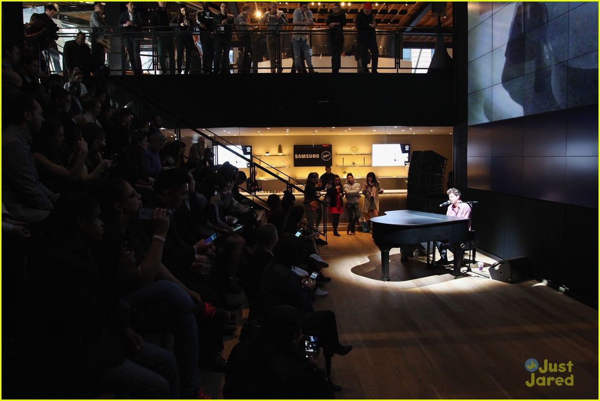 charlie puth samsung tv launch event 07