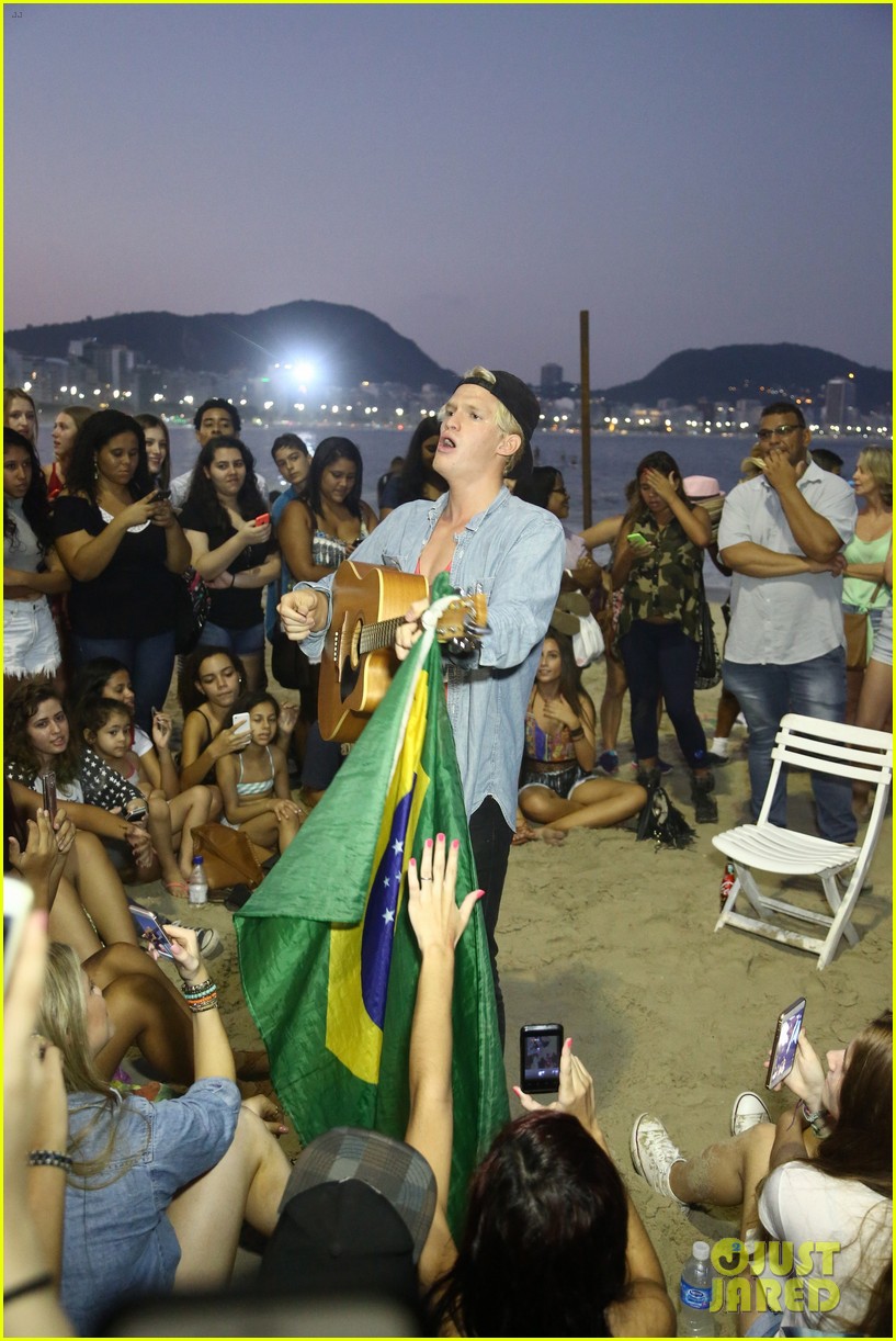 cody simpson performs beach rio brazil 13