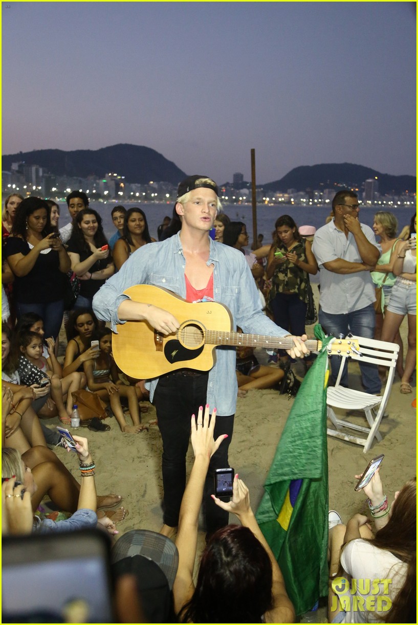 cody simpson performs beach rio brazil 20
